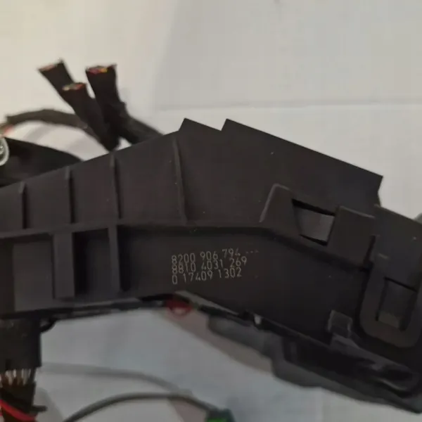 Interruptor Renault Clio III OEM 8200906794A - Usado image 4