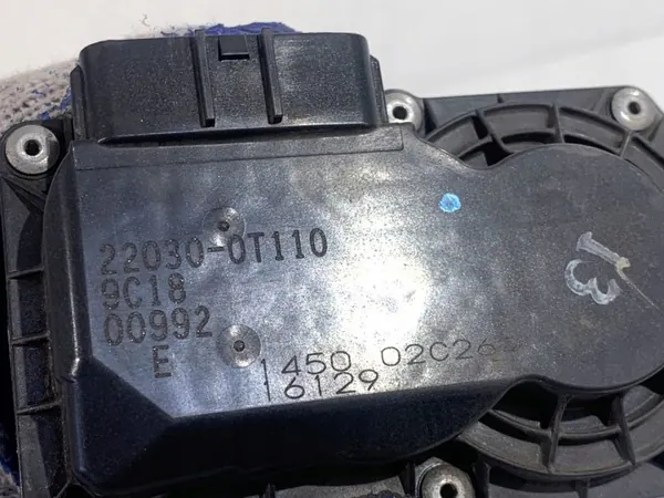 Corps de papillon OEM 22030-0T110 pour Toyota Corolla E21 image 4