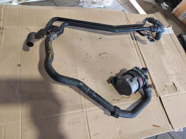 Audi 3.0 TFSI extra vattenpump OEM 8K0965567 image 2