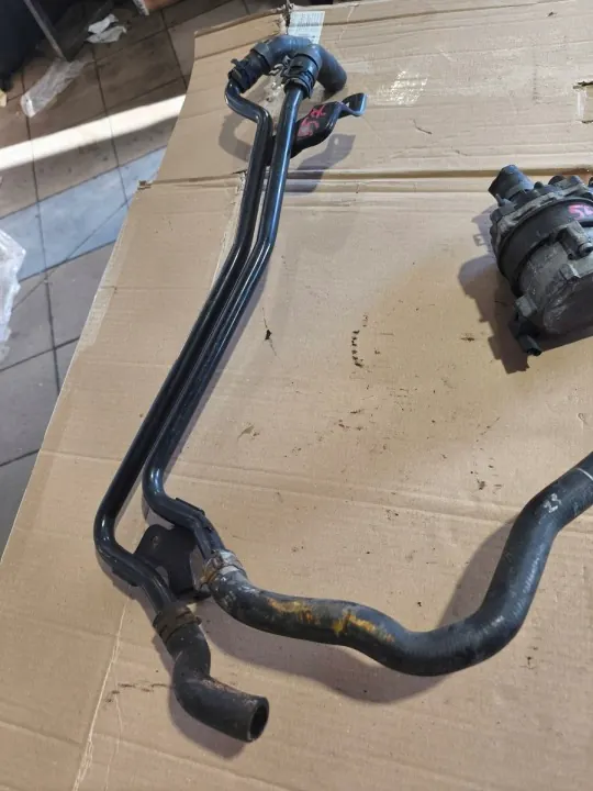 Audi 3.0 TFSI extra vattenpump OEM 8K0965567 image 3