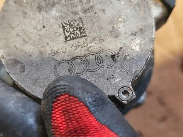 Audi 3.0 TFSI extra vattenpump OEM 8K0965567 image 6