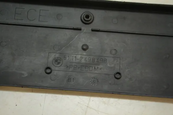 BMW 5 F39 OEM 2498498 Coussinet plaque d'immatriculation image 6