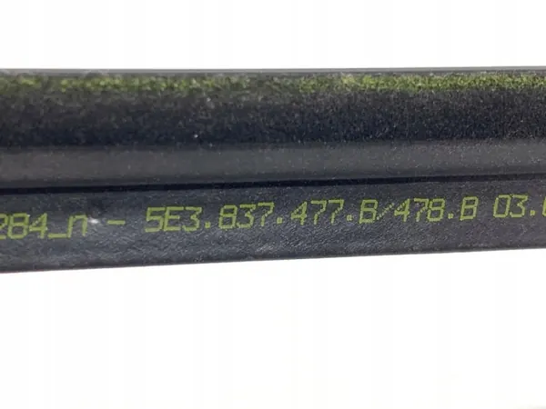 Bande racleuse avant droite OEM pour Skoda Octavia IV image 4