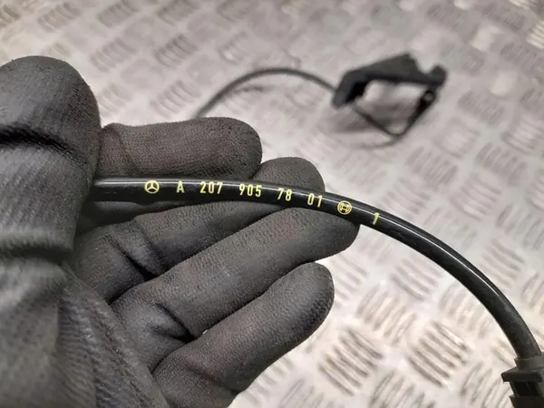 Câble de capteur ABS arrière gauche Mercedes-Benz E A207 2015 A2079057801 image 3