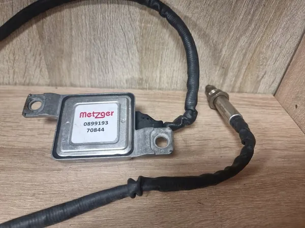 Capteur NOx Metzger pour moteur Diesel, OEM 0899193 image 2