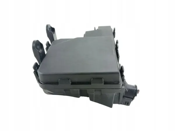 Renault sulakekotelo OEM 475358 Kadjar Lift 2018-2022 image 3