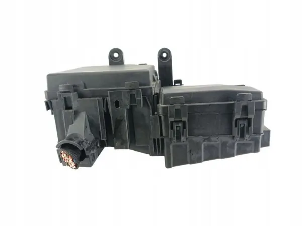 Renault sulakekotelo OEM 475358 Kadjar Lift 2018-2022 image 4