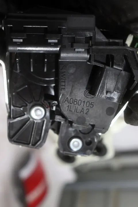 Bagagelås Mercedes C W205 Kombi A0999068600 image 2