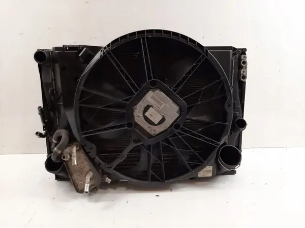 Radiador BMW 1 Series Coupe 2.0L Diesel 2008 image 6