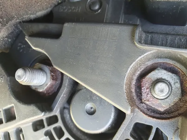 Vaihtovirtageneraattori VW Transporter T5 1.9 TDI image 4