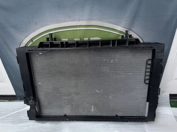 Jaguar I-Pace kylsystem OEM J9D319E830AB image 2