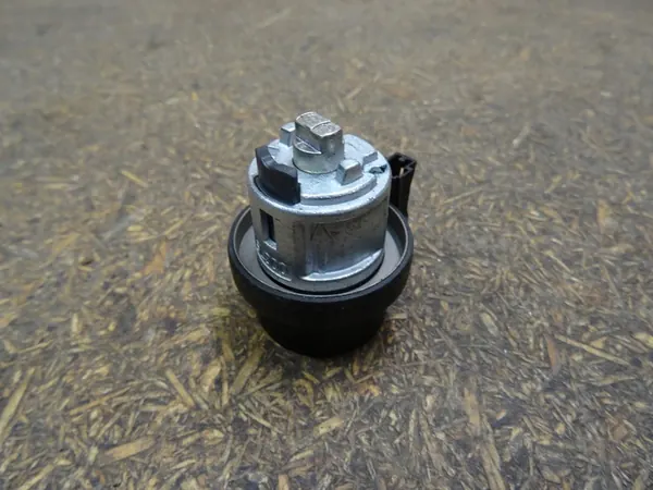 GOLF VI VII Sytytyssylinteri 8E0905855C image 3