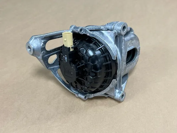 AUDI Q5 Moottorin Tuki Vasen 4M0199371GH image 2