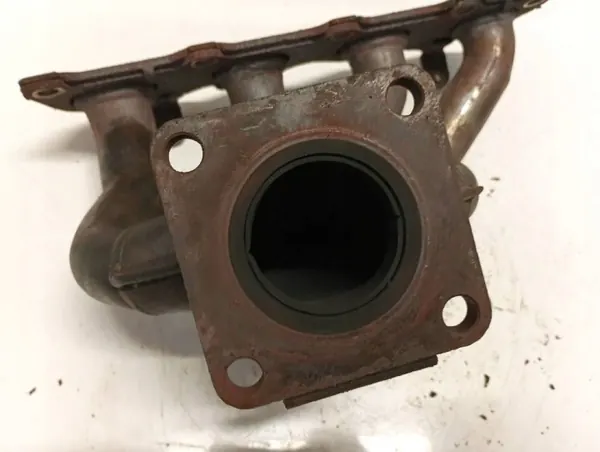 Colector de escape OEM 2570555 VW Golf 2004 1.4L image 3