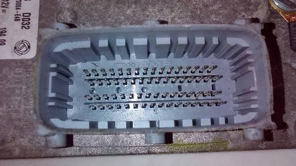 Unité de contrôle moteur Fiat Stilo 1.6 51788362 image 7