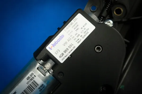 Alcantara kattoluukku OEM 4G8877041B Audi A7 S7 image 7