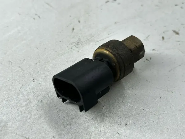 Polttoainepainetunnistin OEM 13516496 Buick Encore I image 3