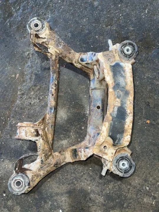 Viga Suspensión Trasera BMW E46 OEM 33316770865 image 3