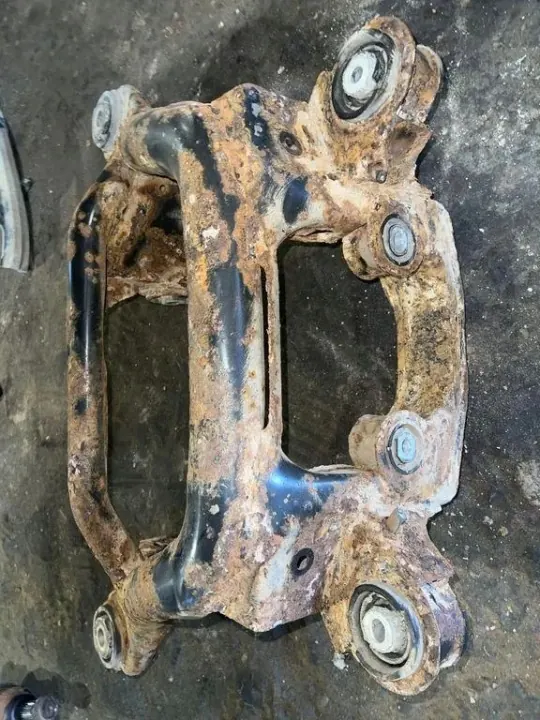 Viga Suspensión Trasera BMW E46 OEM 33316770865 image 4