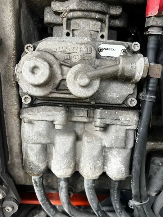 Pääjarruventtiili OEM 81521306312 MAN TGL:lle image 2