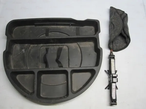 OEM 85726-1J000 Kofferraumteppich-Reparatursatz für Hyundai i20 image 3