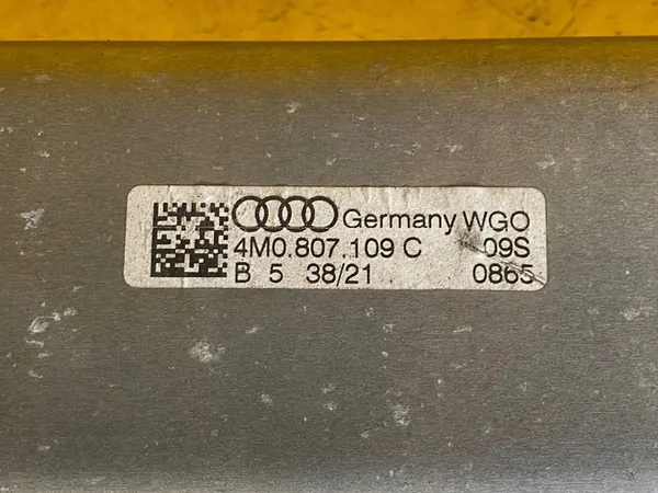 Viga de para-choque Audi Q8 4M0 807 109 C image 10