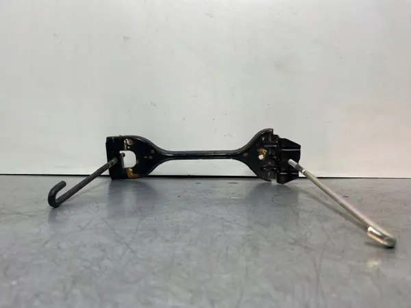 Subaru Forester SK Batterifäste OEM FBZ23422 image 2