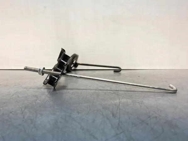 Subaru Forester SK Batterifäste OEM FBZ23422 image 3