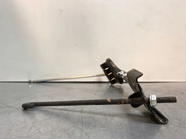 Subaru Forester SK Batterifäste OEM FBZ23422 image 4