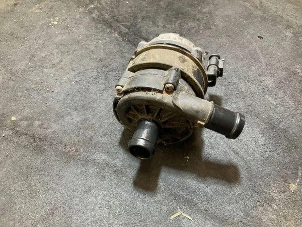 Pompe à eau OEM 20201205 pour Audi A3 image 4