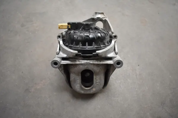 Soporte motor derecho OEM 4M0199372FK Porsche Cayenne image 2