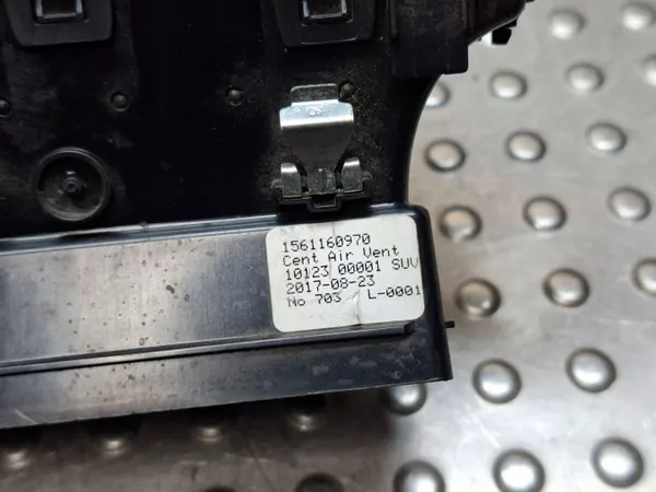 Mittre ventilationsgallret OEM S25154833 Alfa Romeo Stelvio image 6