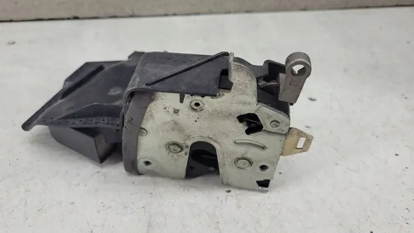 Vänster Framdörrslås BMW 5 TOURING (E39) OEM 8352165 image 7