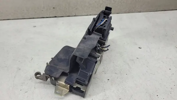 Vänster Framdörrslås BMW 5 TOURING (E39) OEM 8352165 image 8