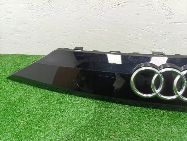 Audi Q8 Bakluckelist OEM 4M8853236 K&B image 3