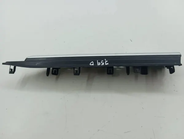 Land Rover Evoque I 2015 Voor spatbordrooster OEM BJ32280B10ABW image 5