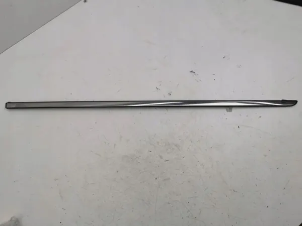 Chrysler OE AMD126526 Zijruitlijst image 2