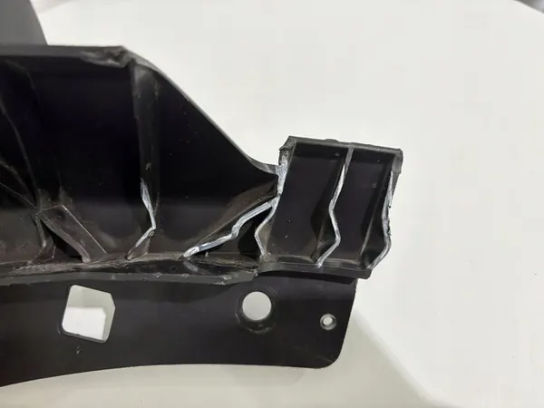 TESLA MODEL 3 Scivolo di montaggio paraurti destro anteriore 1084170-00-B image 5