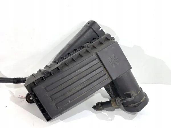 Luftfilterhus OEM 3C0129601 för VW Passat B7 image 3