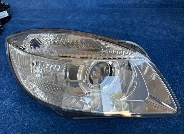 SKODA FABIA II ROOMSTER Farol Direito H7 5J1941018A image 4