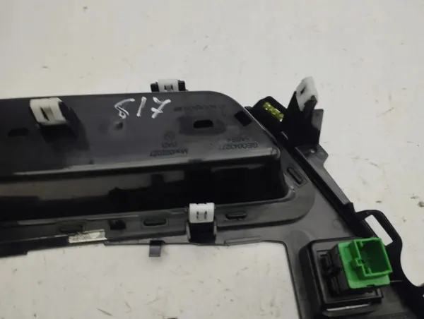 Cadre de levier gauche Peugeot 3008 II 2018 OEM 9810343177 image 9