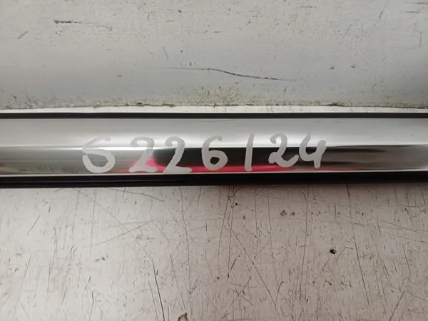 Racleur de vitre arrière droit VW Passat B8 OEM 3G9839476E image 5