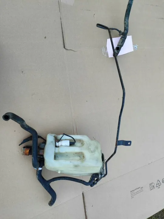 Verwarmde ruitenwisservloeistofreservoir OEM ZBIORNICZEK PŁYNU SPRYSKIWACZY PODGRZEWANY MERCEDES W124 image 2