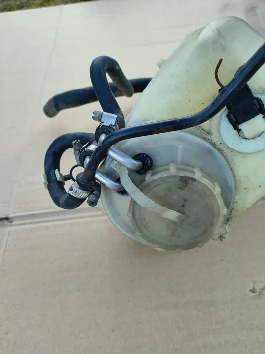 Verwarmde ruitenwisservloeistofreservoir OEM ZBIORNICZEK PŁYNU SPRYSKIWACZY PODGRZEWANY MERCEDES W124 image 4