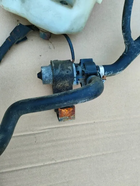 Verwarmde ruitenwisservloeistofreservoir OEM ZBIORNICZEK PŁYNU SPRYSKIWACZY PODGRZEWANY MERCEDES W124 image 6