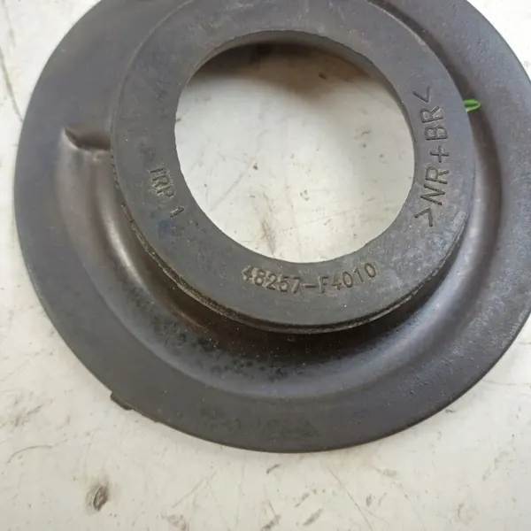 Caoutchouc de ressort arrière Toyota Corolla OEM 48257F4010 image 4