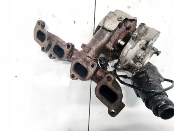 Colector de escape OEM 54401017767A VW Touran 2.0L image 3
