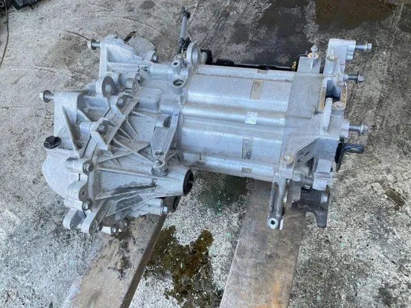 Moteur de pompe lave-glace OEM 70163570 pour Citroën C4 III image 6
