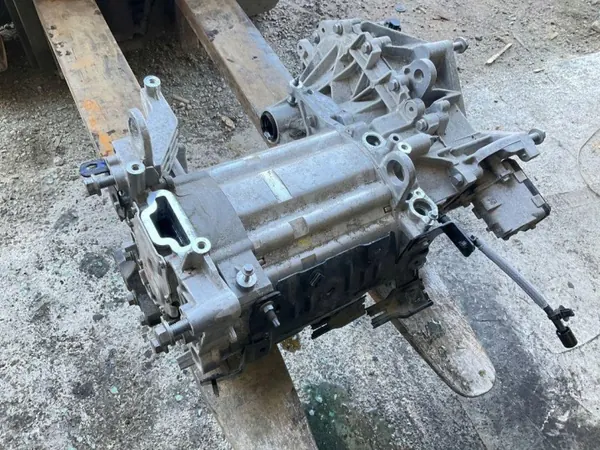 Moteur de pompe lave-glace OEM 70163570 pour Citroën C4 III image 7