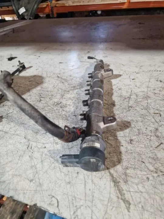 Rail d'injection KIA SPORTAGE (SL) 314022F600 1.7L diesel image 2